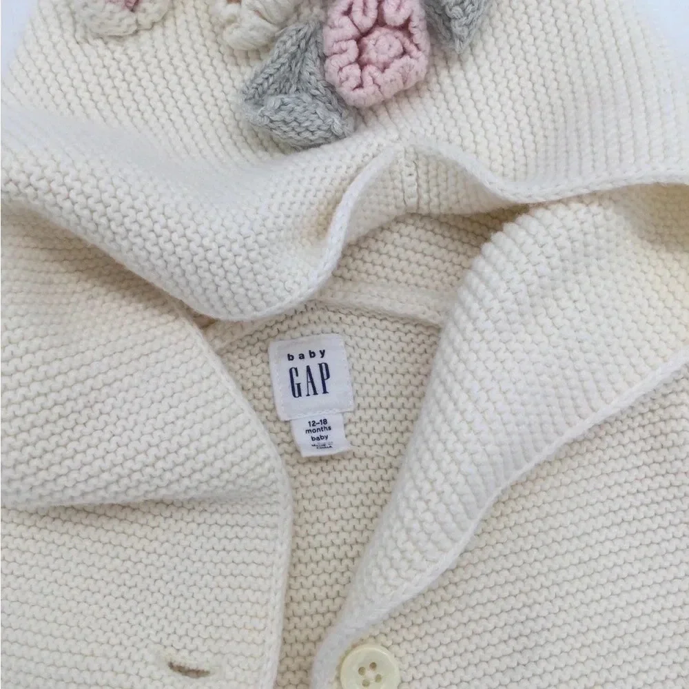 GAP button pockets 12